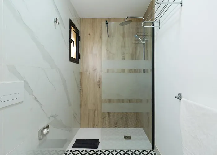 아파트 Homeforguest Moderno En *