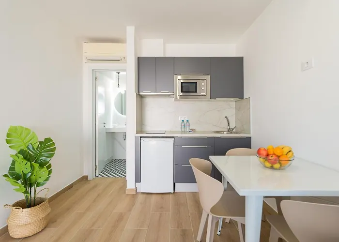 Homeforguest Moderno En 아파트 *