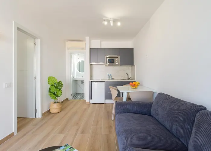 Homeforguest Moderno En 아파트