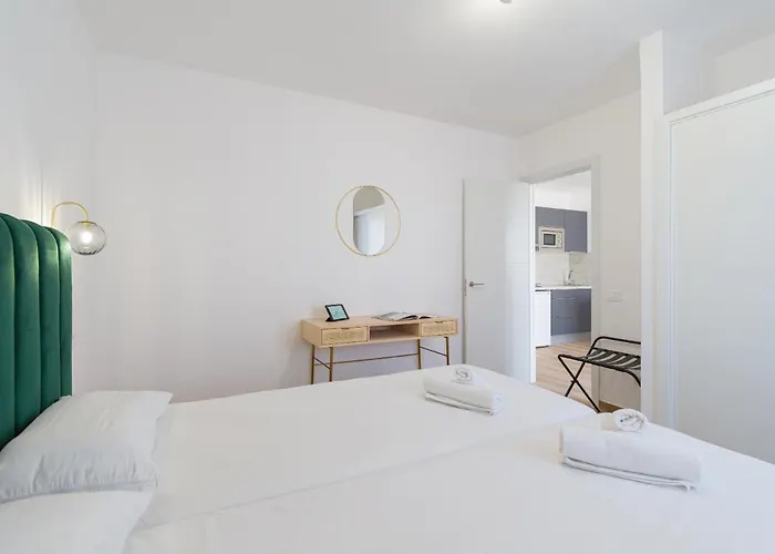 Homeforguest Moderno En 아파트 *