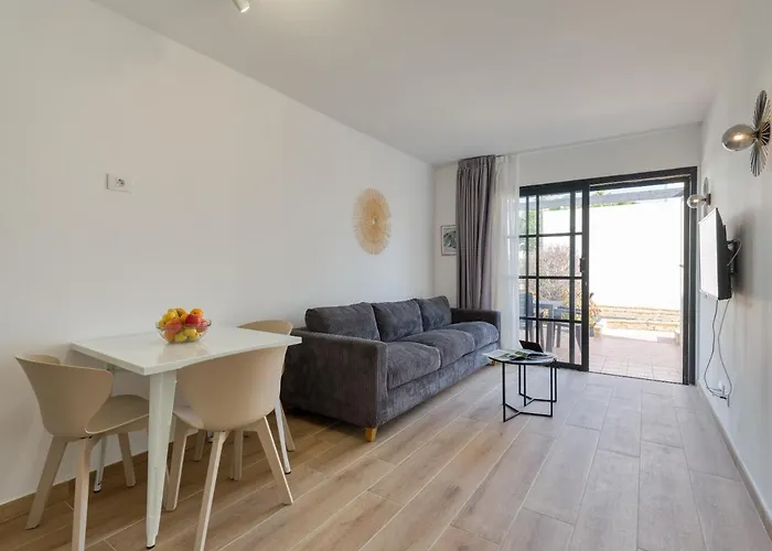 Homeforguest Moderno En 아파트 코라레호